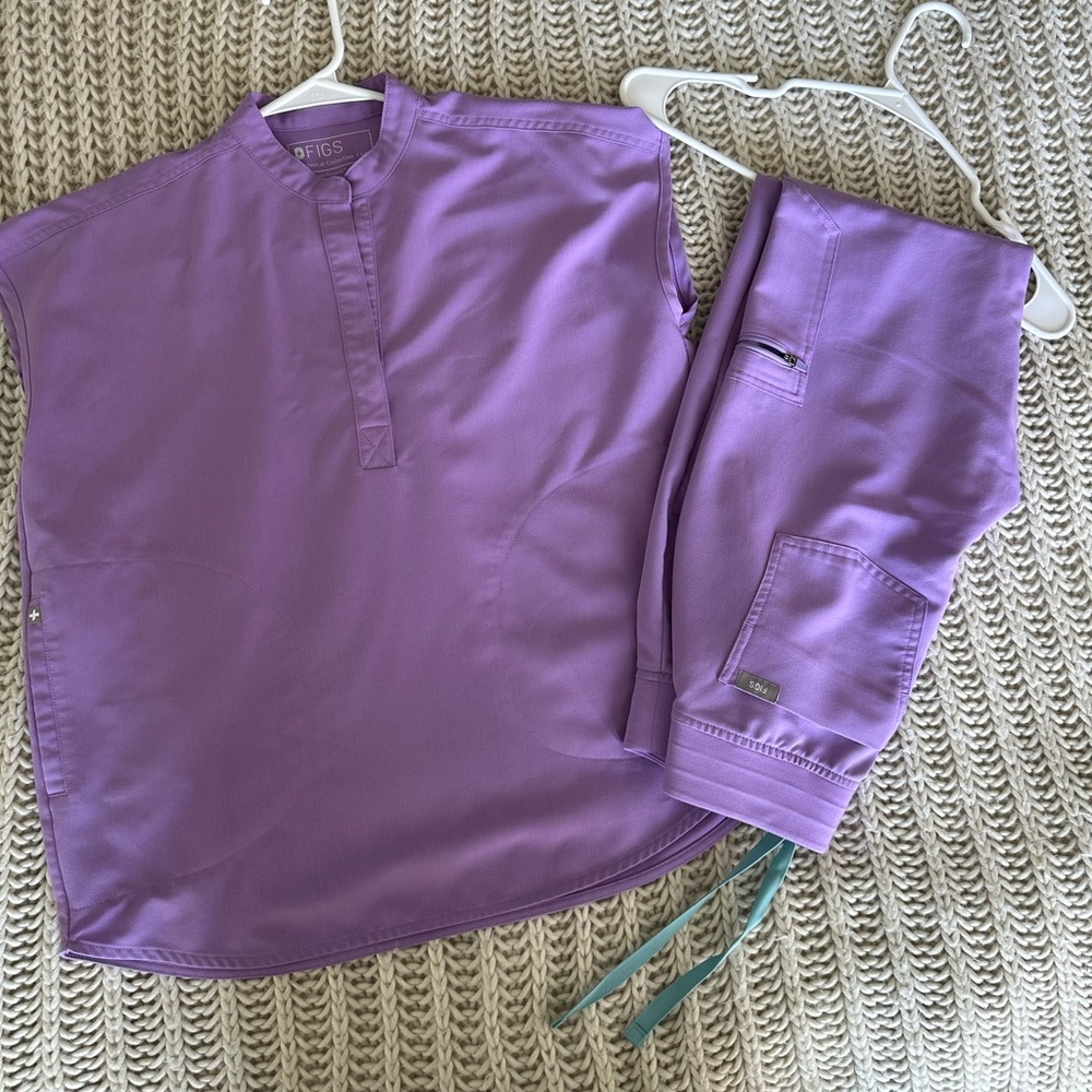 Lilac Dawn
Jogger Pants
Xxs-Lilac Dawn

Oversized
Scrub Top
Xxs -Lilac Dawn